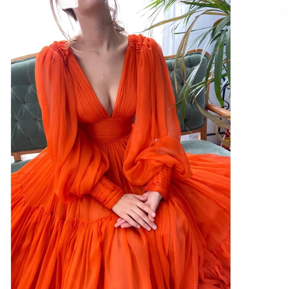 Gown dress Perfect for photo shoot 🧡 - Picture 3 of 16